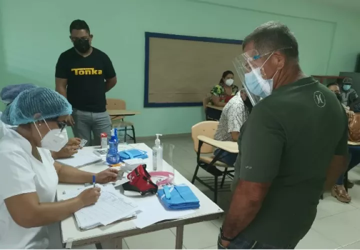 Para el área las autoridades han destinado un total de 37 mil vacunas, incluyendo algunos sectores de difícil acceso, por lo que la logística ha sido cuidadosamente planificada. Foto: Thays Domínguez