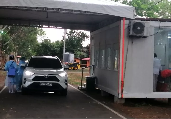 Los terrenos de la Feria Internacional de Azuero fueron adecuados hace meses para para la vacunación con AstraZeneca. Foto: Thays Domínguez