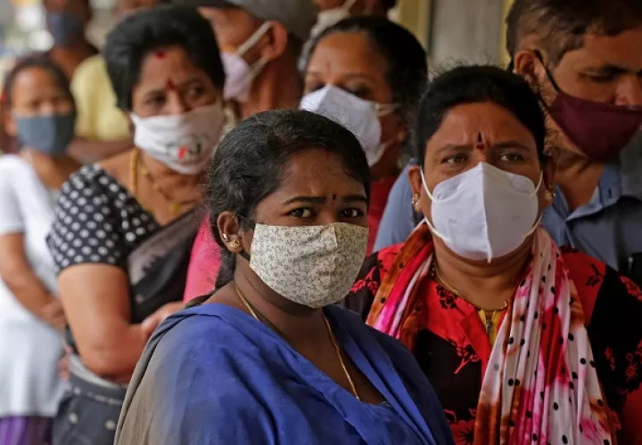 La India es uno de los países más golpeados por la pandemia de la covid-19. Foto: EFE