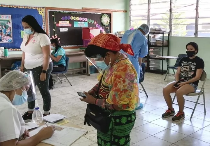 La vacunación se aplica en diferentes puntos del país desde los 16 años. Foto: Cortesía Minsa