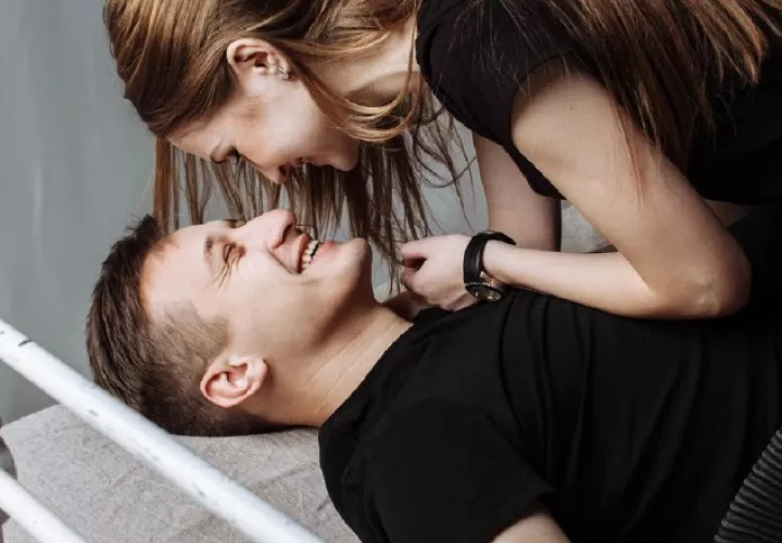 A veces hay reducción de la apetencia por tener relaciones sexuales. Pixabay