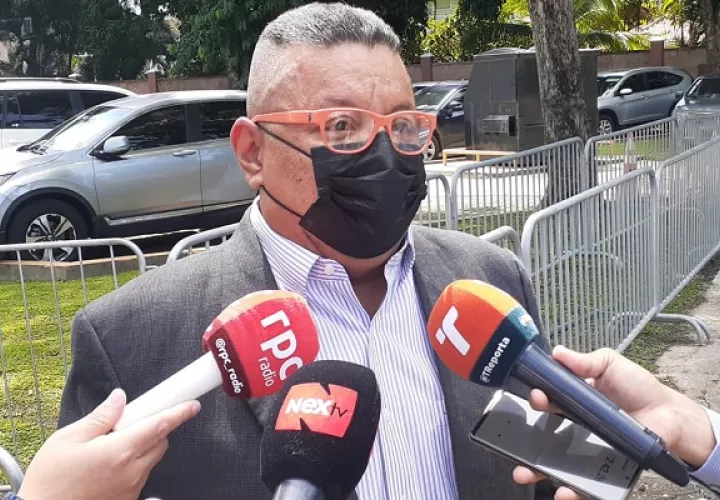 Justino González pidió la separación inmediata del doctor José Pachar. Foto: Víctor Arosemena