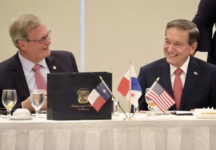 El mandatario Laurentino Cortizo (dcha.) tuvo ayer su primer día de la gira de trabajo en Texas, Estados Unidos. Foto: Cortesía Presidencia