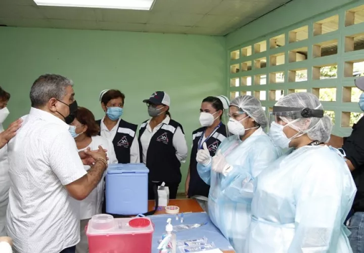 El ministro Luis Sucre dijo que la positividad está disminuyendo en la provincia de Panamá. Foto: Cortesía Minsa
