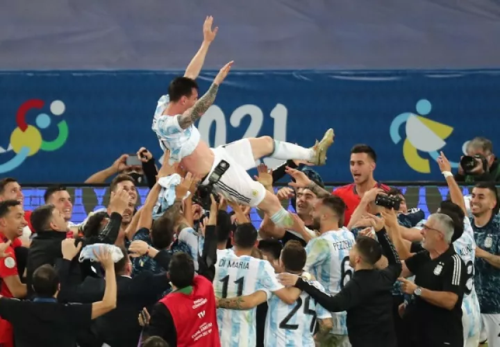 Messi y jugadores de Argentina, festejan. Foto:EFE