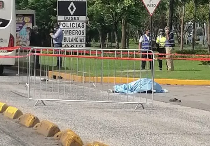 Investigan causa del accidente que dejó una víctima fatal en la Cinta Costera. Foto: Cortesía Tráfico C Panamá