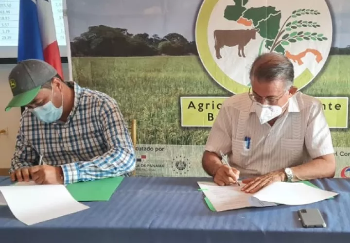 El acuerdo de cooperación fue firmado en la ciudad de Santiago, provincia de Veraguas. Foto: Cortesía Mida