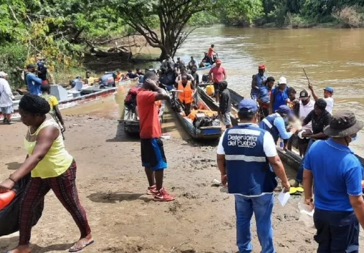 Unos 11,370 migrantes extrarregionales llegaron a Panamá entre enero y abril a través de la peligrosa ruta de la selva del Darién.