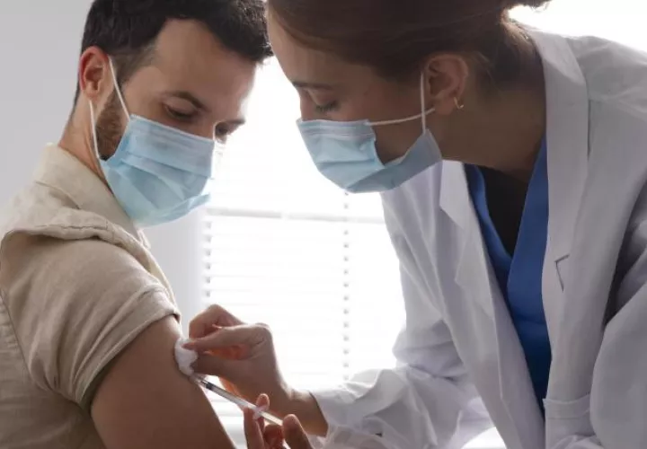 No debe disminuir la confianza en la inoculación contra el virus.  Ilustrativa / Pexels