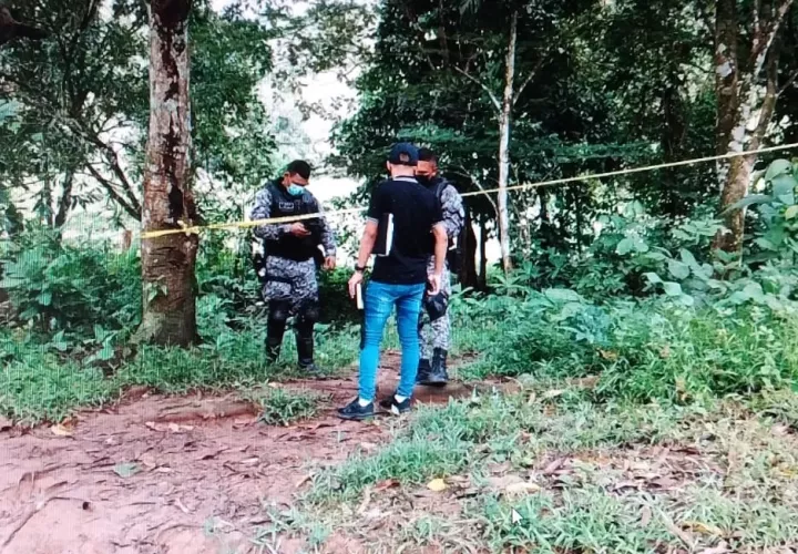 La Policía Nacional acordonó todo el perímetro para no dañar la escena del crimen. Foto: Diomedes Sánchez 
