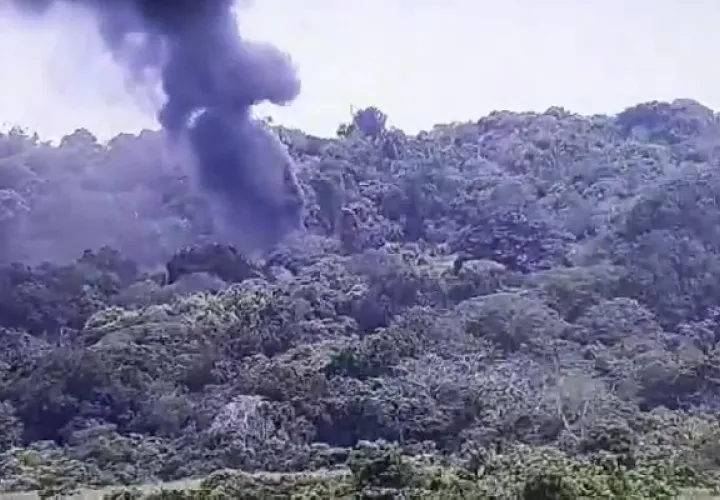 La explosión, seguida de una gruesa columna de humo negro, fue captada por las cámaras del Centro de Operaciones Nacionales. Foto: Eric Montenegro