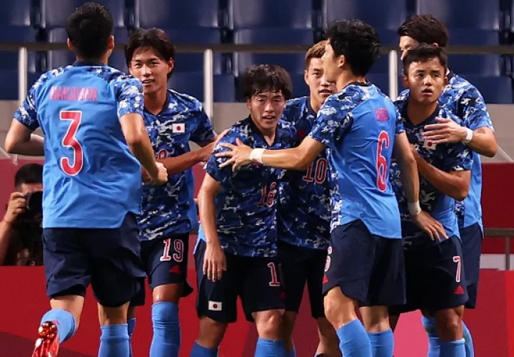 Japón reservó también su lugar en la semifinal después de una victoria en la tanda de penaltis contra Nueva Zelanda. Foto Cortesía: @FIFAcom