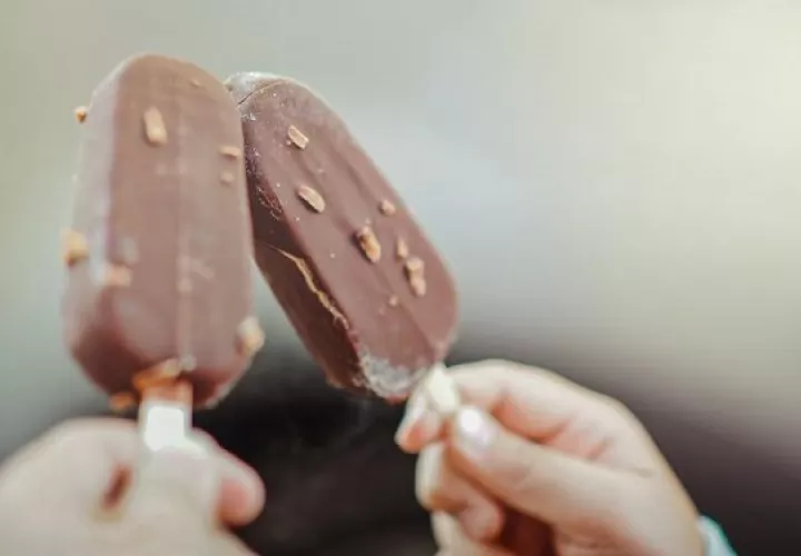  Las paletas de helado tipo magnum se caracterizan por ser muy cremosas. Foto: Ilustrativa / Pexels