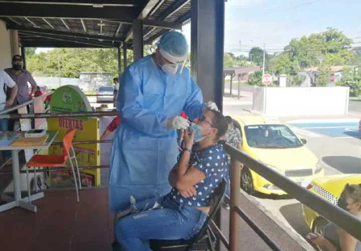 Realizan barridos de pruebas de hisopados en Los Santos. Foto: Cortesía Minsa