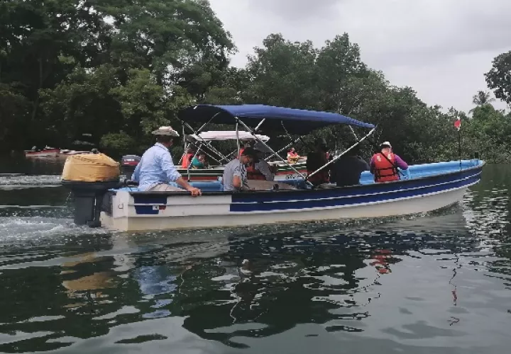 Los dueños de botes y lanchas, que se dedican a transportar a los turistas, señalan que la economía ha empezado a mejorar para ellos. Foto: Thays Domínguez