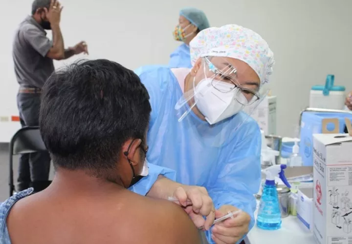 Panamá comenzó el programa nacional de vacunación contra la covid-19 el pasado 20 de enero, con los fármacos de Pfizer. 