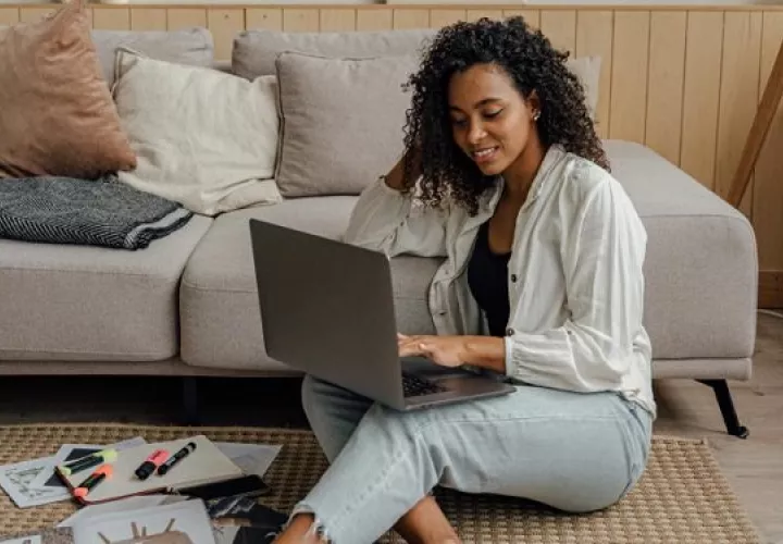 Las capacitaciones son en inglés y español. Foto: Ilustrativa / Pexels