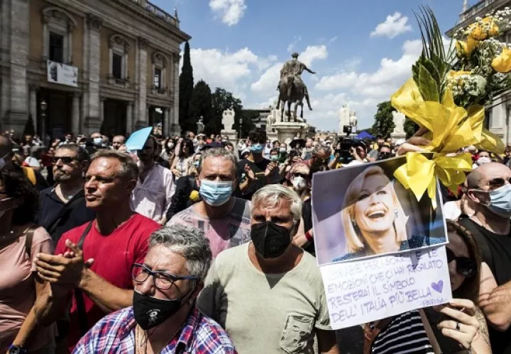 El funeral de Raffaella Carrà en la iglesia de Santa Maria in Ara Coeli de Roma. Foto: EFE / EPA / ANGELO CARCONI