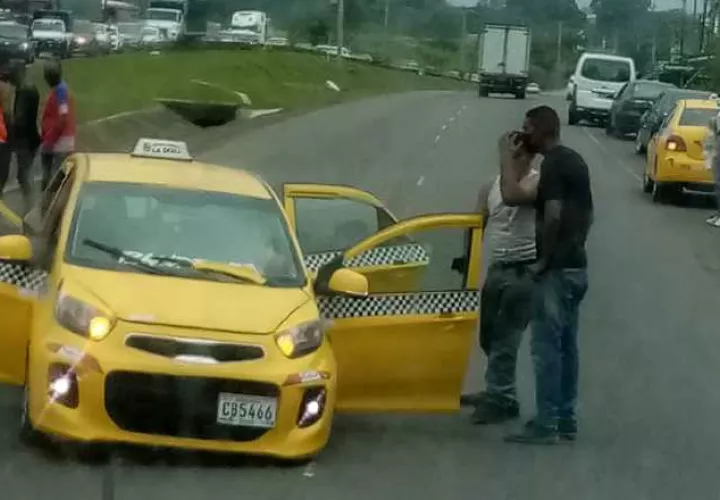 El primer caso que involucró un taxi se dio cerca de la entrada de Pacora en donde tres hombres fueron asesinados.