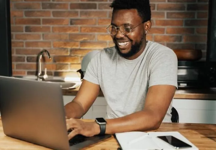 En el contexto de la cuarentena el teletrabajo paso a ser, en mucho de los casos, la modalidad exclusiva de trabajo. Foto: Ilustrativa / Pexels