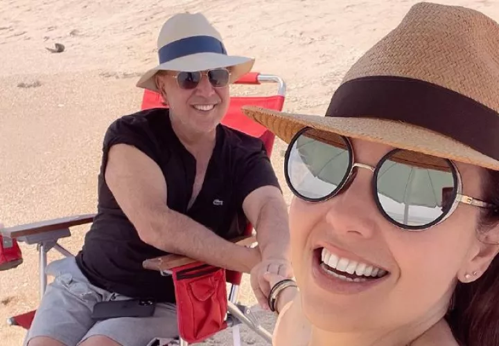 Una reciente foto que compartió Thalía y sus seguidores recordaron que es una pareja ejemplar.  Instagram