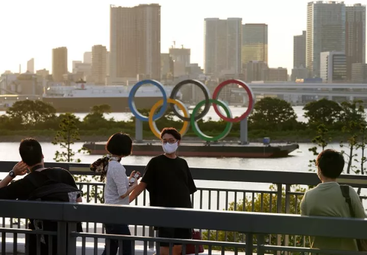 Los expertos médicos nipones vienen advirtiendo de un previsible aumento de los contagios tanto en Tokio como en todo Japón que superaría los 3,000 casos en la capital entre finales de julio y principios de agosto. Foto: EFE