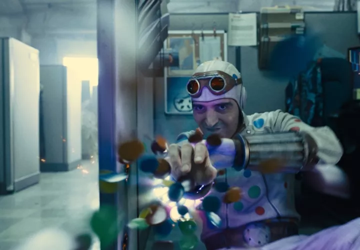 David Dastmalchian como Polka-Dot Man. Cortesía de Warner Bros. Pictures/™ & © DC Comics. © 2021 Warner Bros. Entertainment Inc. All Rights Reserved.