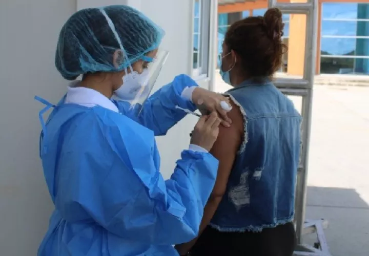 Un total de 12,387 son casos de covid-19 que se mantienen activos. Foto: Cortesía Minsa
