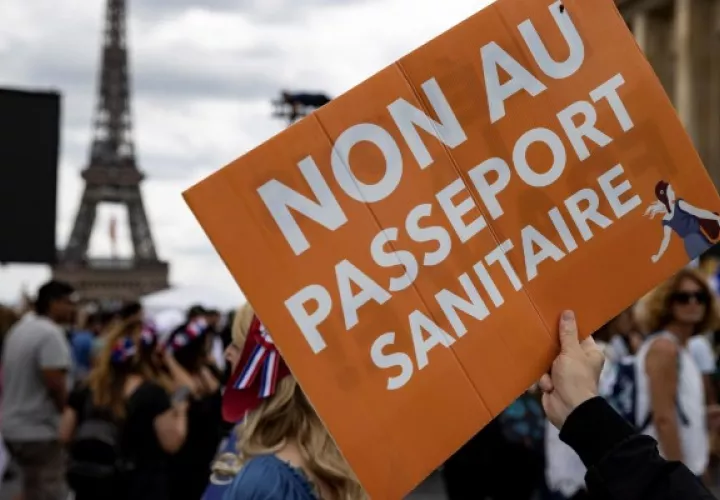 Francia marcha en contra de certificado sanitario. Foto: EFE