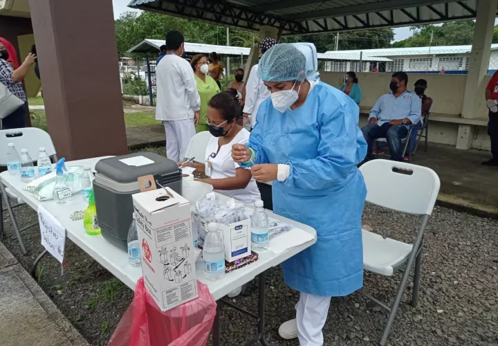 Unas 15 mil personas se han vacunado en el barrido en los circuitos 4-3 y 4-5. Foto: José Vásquez  
