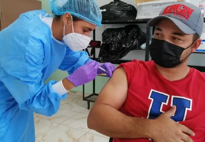 Rango de edad y barrido de vacunación discuten autoridades de Salud. Foto: Cortesía Minsa