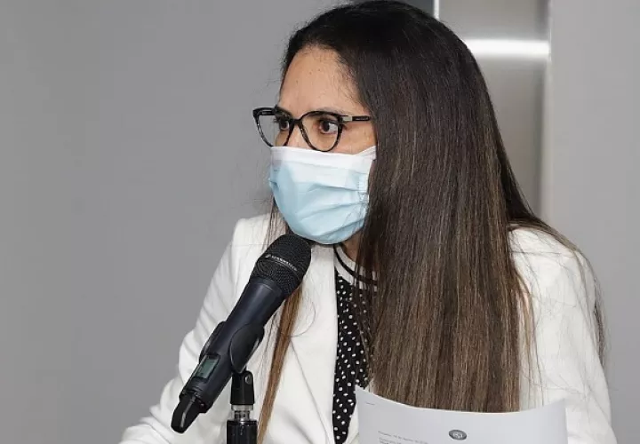 Zulay Rodríguez considera que un viajero no vacunado es un peligro para el país. Foto: Cortesía Asamblea Nacional
