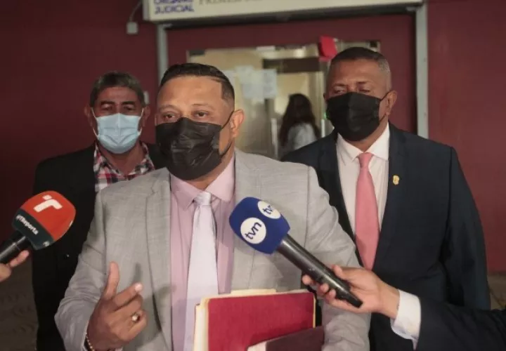 Ocho días tiene Nicomedes Castillo de haberse incorporado al juicio, el cual tiene un horario de 9 de la mañana a 5 de la tarde.  Víctor Arosemena
