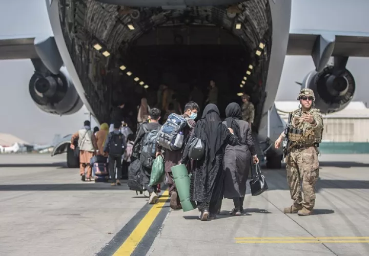 Esta medida dificultará los intentos de Estados Unidos y de otras naciones de evacuar a los aliados afganos vulnerables en el país. Foto: EFE