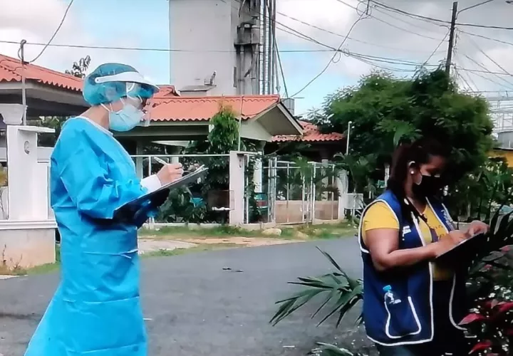 El barrido se realizó para tratar de dar con posibles casos de la covid-19 en estos sectores. Foto: Thays Domínguez