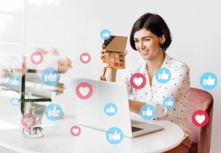 Los usuarios acostumbran a compartir sus actividades en las redes sociales. Ilustrativa / Freepik