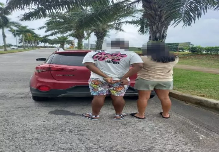  El hombre fue aprehendido junto a una mujer, con la que viajaba en un automóvil de color rojo. Foto: Eric Montenegro
