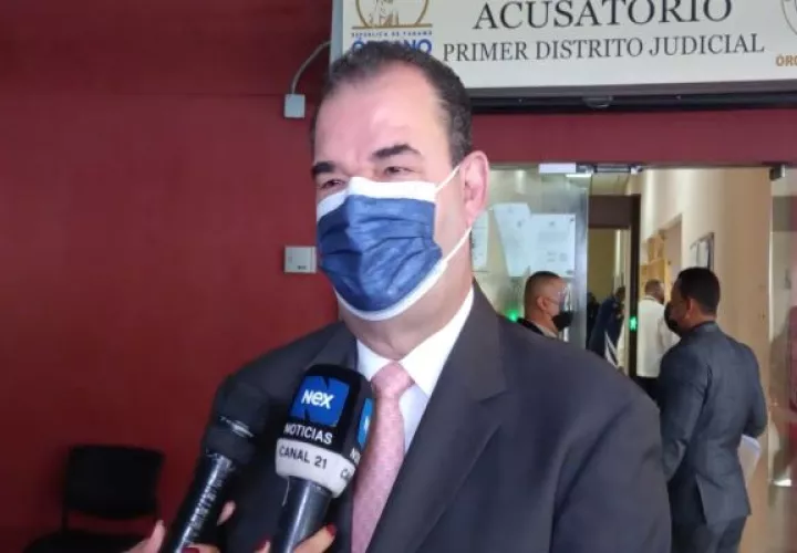 El abogado Carlos Carrilo, parte de la defensa de RIcardo Martinelli. Foto: Víctor Arosemena