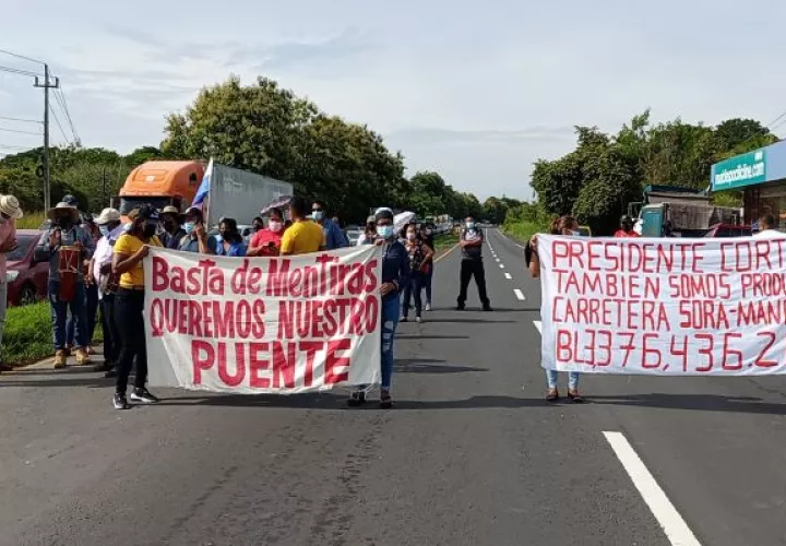 La construcción del puente vehicular y la rehabilitación de la vía tienen un costo de 3.8 millones de dólares. Foto: Eric Montenegro