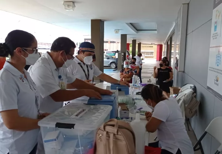 Durante cinco días se aplicaron 55,225 dosis o sea 4,225 más, lo que indica que la población está tomando conciencia sobre la necesidad de vacunarse contra el virus. Foto: José Vásquez