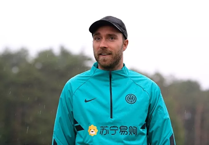 Cristian Eriksen fue recibido por sus compañeros que parecían estar encantados de verlo regresar. Foto Cortesía: @Inter