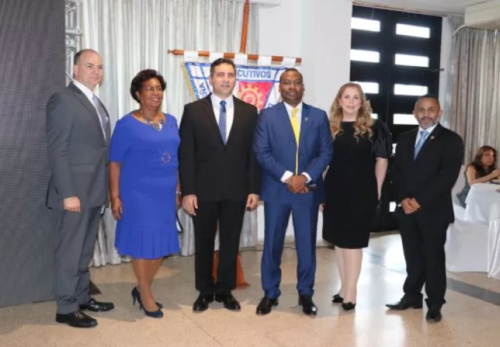La nueva junta directiva de Apede capítulo de Colón trabajará en varios proyectos educativos y económicos. Foto: Diomedes Sánchez