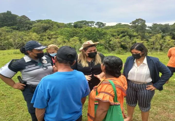 La directora del Inamu, hizo el llamado a la población, para que no tomen como algo normal la violencia contra la mujer y les solicitó que estén muy alerta ante los cambios de conducta que puedan ser agresivas en una relación. Foto: Mayra Madrid