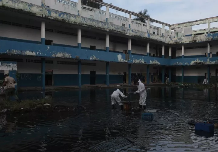 La Escuela República de Venezuela lleva cinco años en el abandono. Foto: Víctor Arosemena