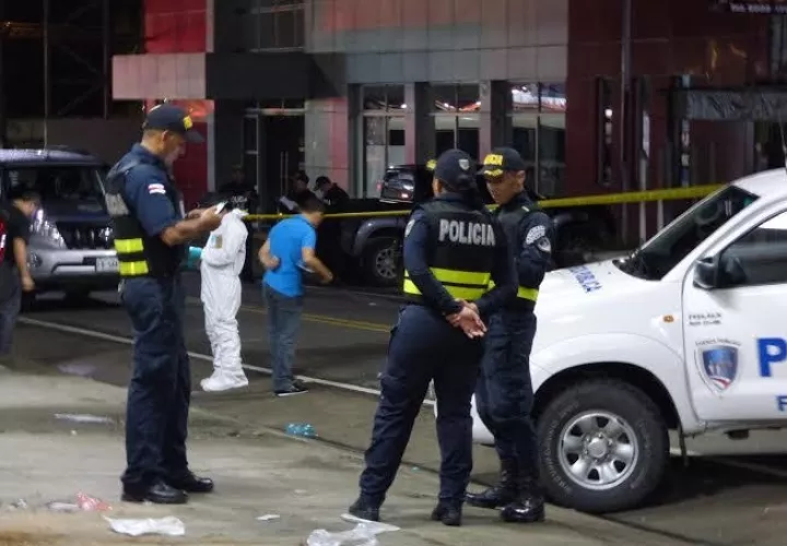 El cuerpo de la víctima fue ubicado en un lote baldío. Foto: Mayra Madrid  