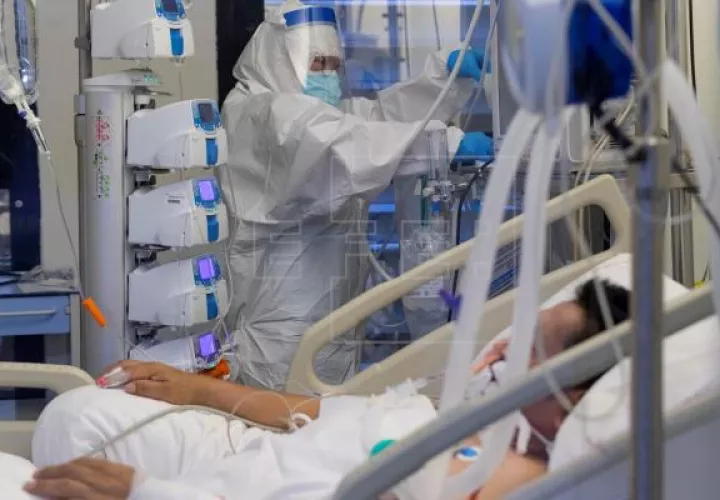 En la mayoría de las UCI de los hospitales españoles ya se aplica esta técnica a los pacientes con Síndrome de Distress Respiratorio Agudo (SDRA) severo. Foto: EFE