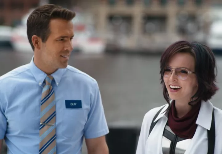  Ryan Reynolds como Guy y Jodie Comer como Molotov Girl. Foto/20th Century Studios
