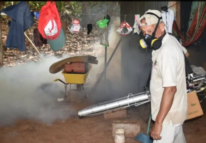 El Minsa efectúa labores de nebulización con insecticidas de día y de noche. Foto: Archivo Ilustrativa