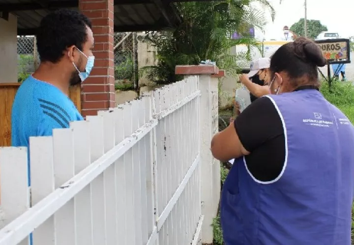 Realizan pruebas de hisopados de antígeno casa por casa en San Miguelito. Foto: Cortesía Minsa