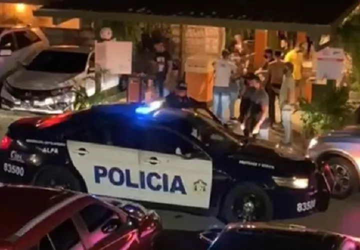 Uno de los heridos fue trasladado en una patrulla al hospital. Foto: Redes Sociales